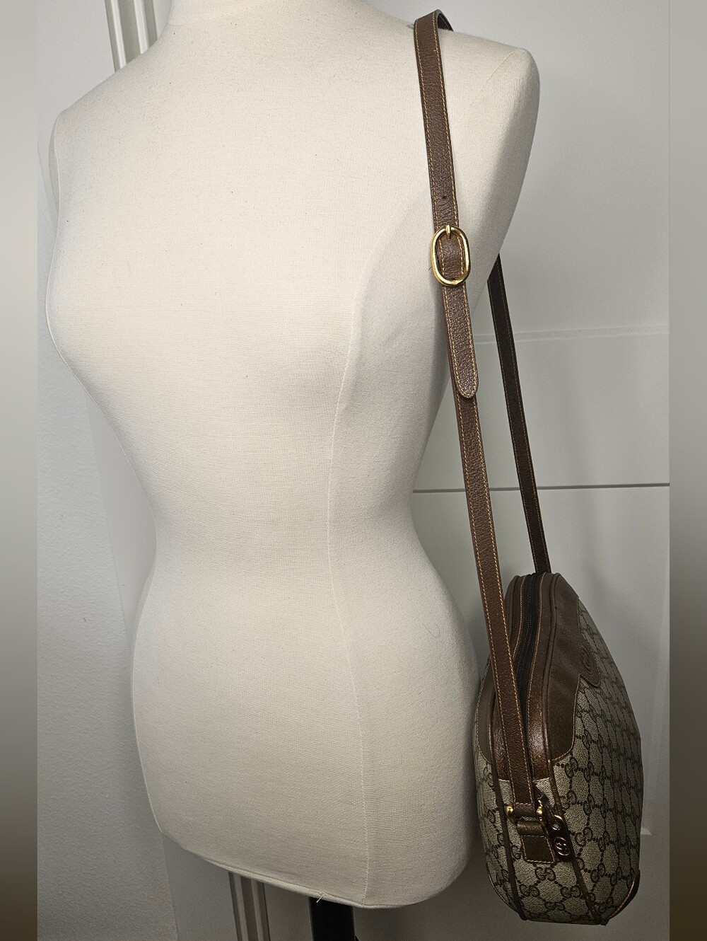 Authentic Vintage Gucci GG Supreme Monogram Crossbody Camera Bag Brown Leather - Picture 16 of 16
